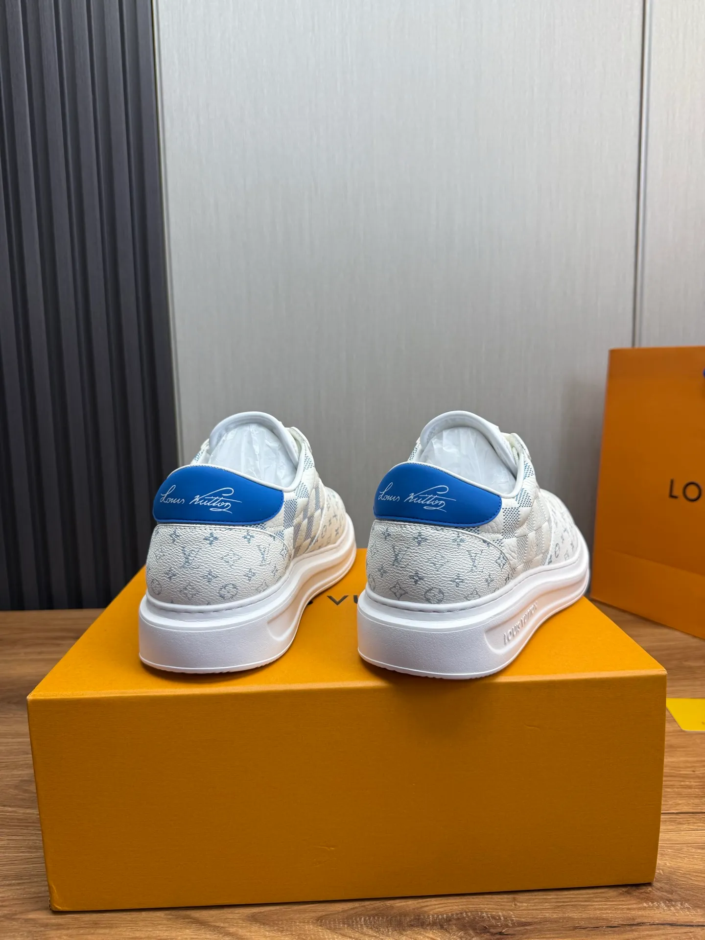Men's shoes 💰840💰 LOUIS VUITTON [Luden Yiwei] The new trendy Lv is on the market 🎁, casual and fashionable men's shoes 👟 1:1 shipment ⬆️The upper is made of imported cowhide + cowhide mesh lining, the original wear-resistant rubber outsole, the version is simple and elegant, exclusive for trendy men. 38-45 (38.45 is non-refundable if made to order)